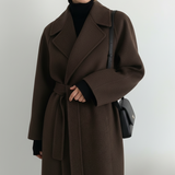 Emīlija Riga™ - Elegants vilnas mētelis ar jostu