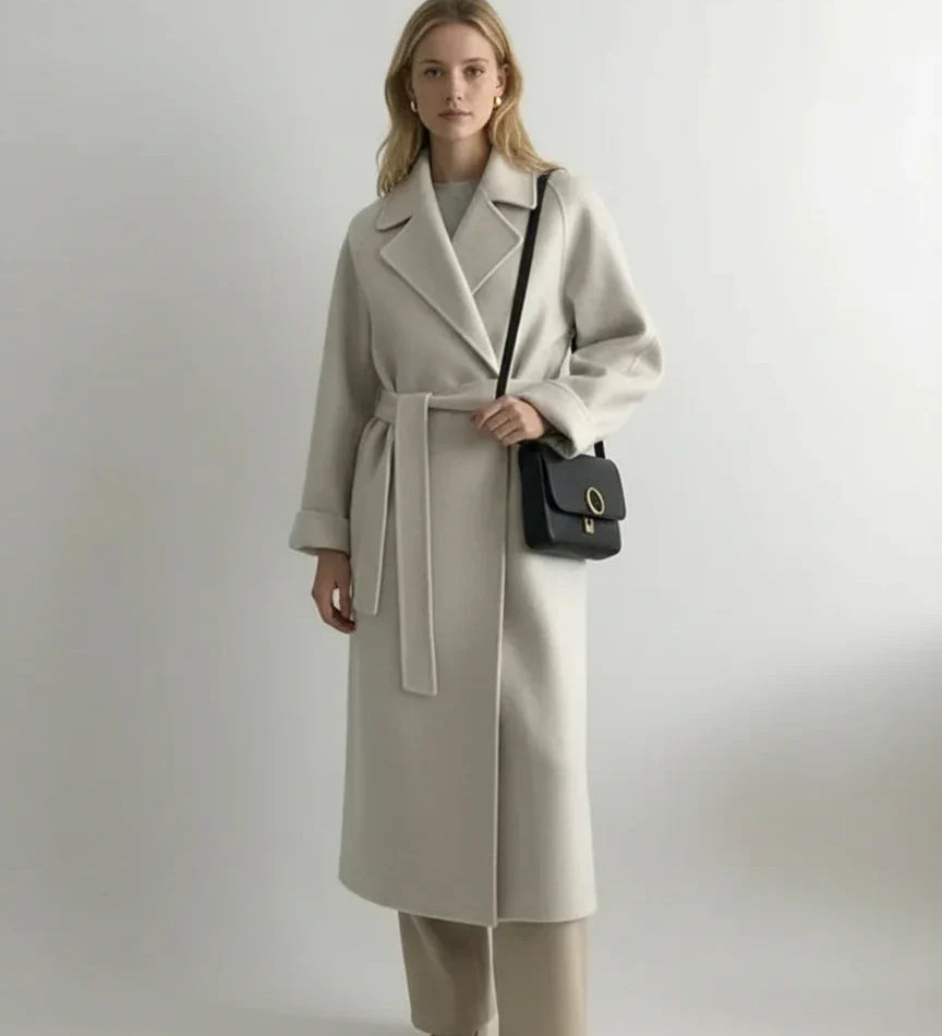 Emīlija Riga™ - Elegants vilnas mētelis ar jostu